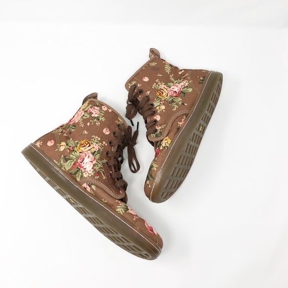 Dr. Martens Shoes - Dr. Martens Shoreditch Canvas Floral Boots
